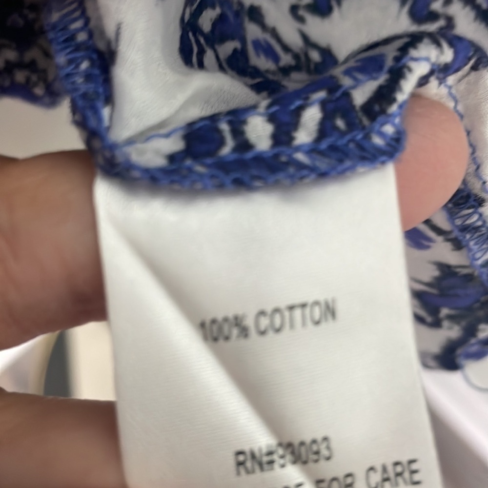 Tyler Boe Blue & White Medallion Print V-Neck Tunic Blouse - Picture 8 of 8